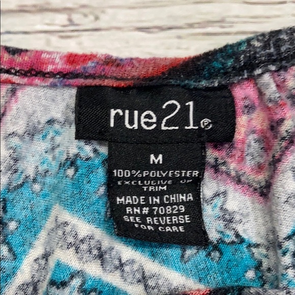 🌵3/$20• Lace Detailed Patterned Tank Top - Picture 3 of 3